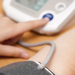 Mit kell tenni, ha a vérnyomásmérő szívritmuszavart jelez?