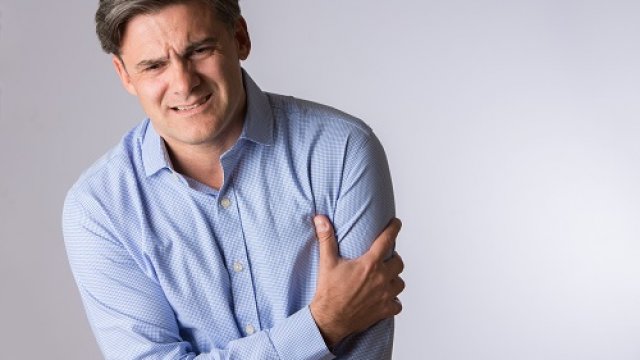 Zsibbad a karja? Szívbetegség is okozhatja