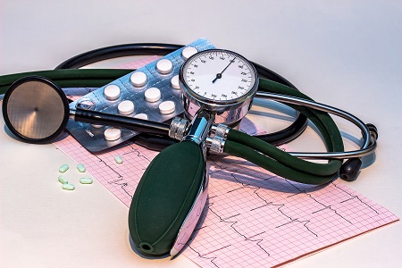 Az EKG meghatározhatja a magas vérnyomást)