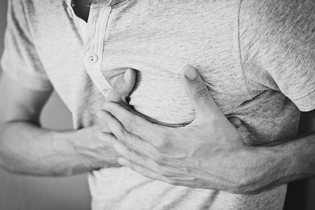 A reflux nem csak mellkasi fájdalmat, de szívritmuszavart is okozhat 