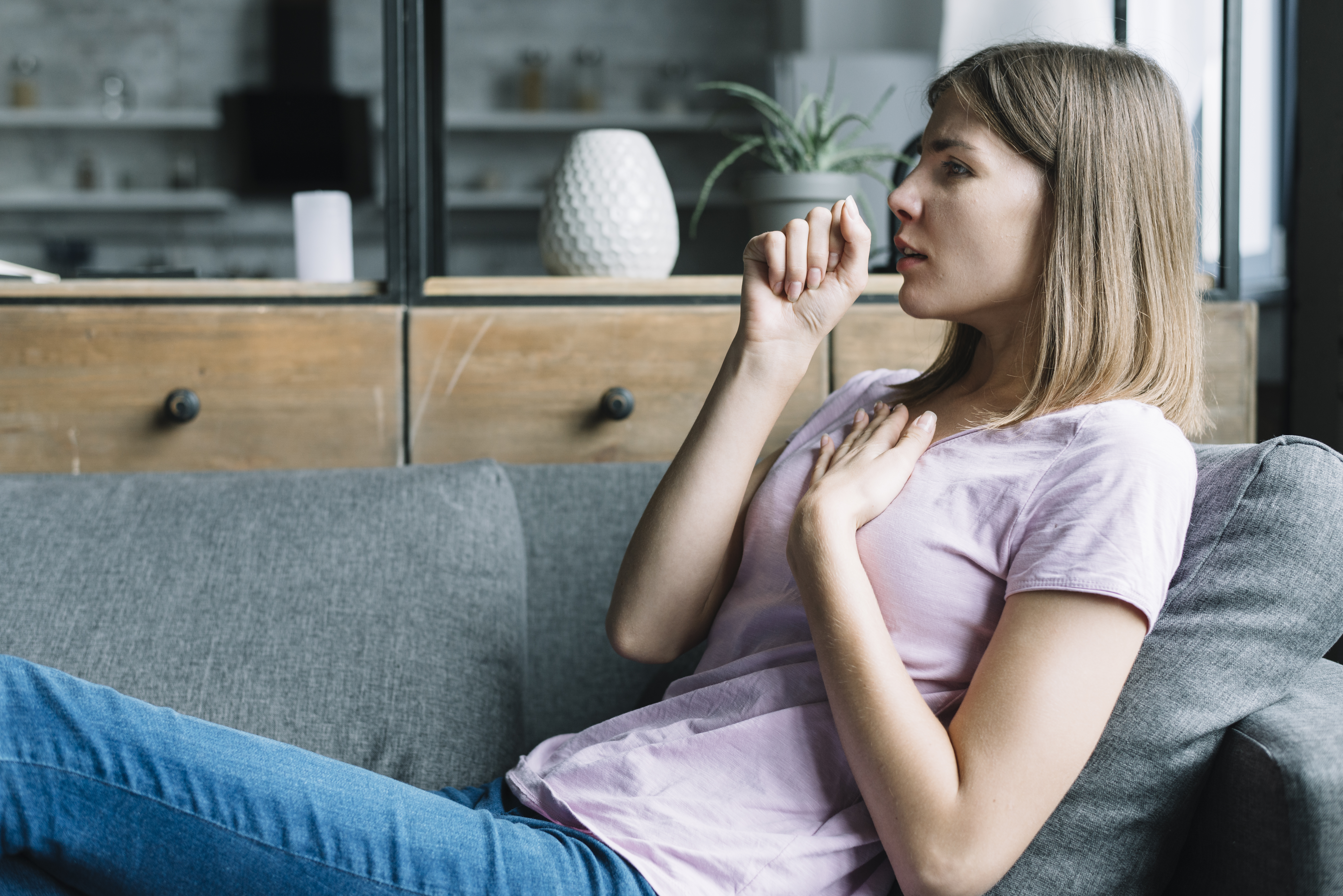 Mellkasi fájdalom, köhögés is utalhat a szívburokgyulladásra