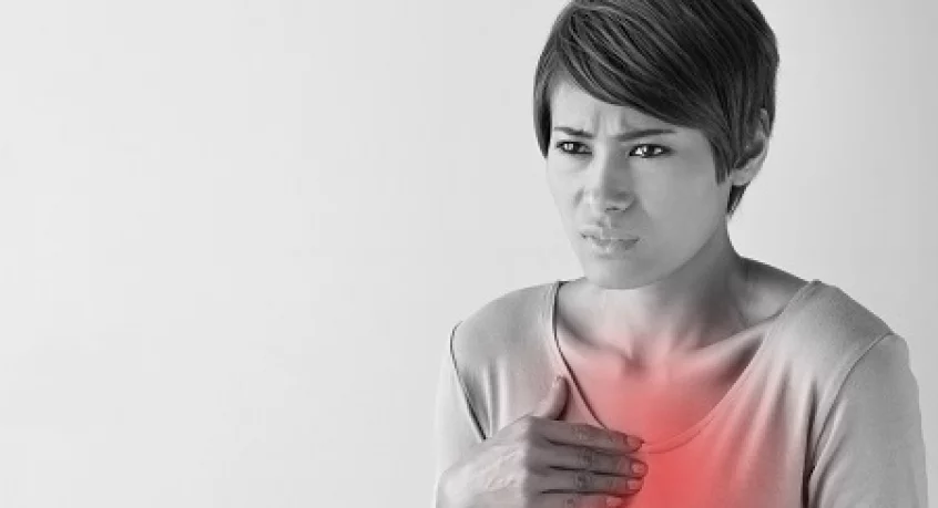 11 szív-érrendszeri tünet, amelyre a nőknek figyelniük kell