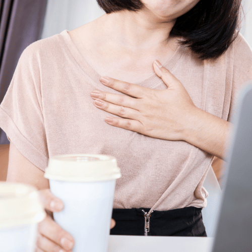 pitvarfibrilláció, szívdobogás, kardioközpont A pitvarfibrilláció tünete lehet az erős, szabálytalan szívdobogás.